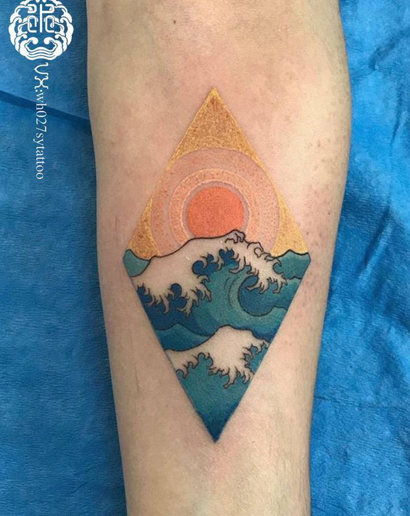 水浪纹身图片_手臂老传统水浪太阳纹身图案