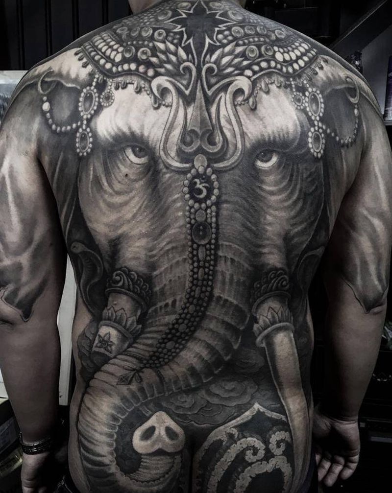 象神之怒纹身图片_背部欧美写实纹身图案