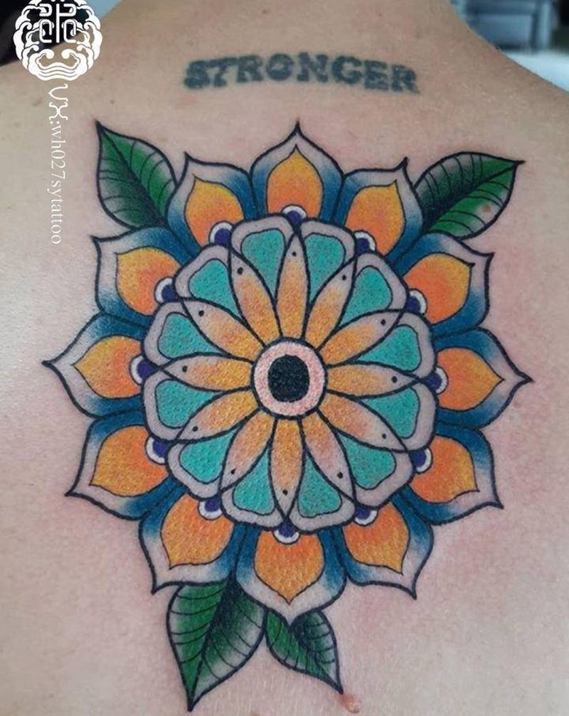 万花筒曼陀罗纹身图片_背部New School曼陀罗万花筒纹身图案