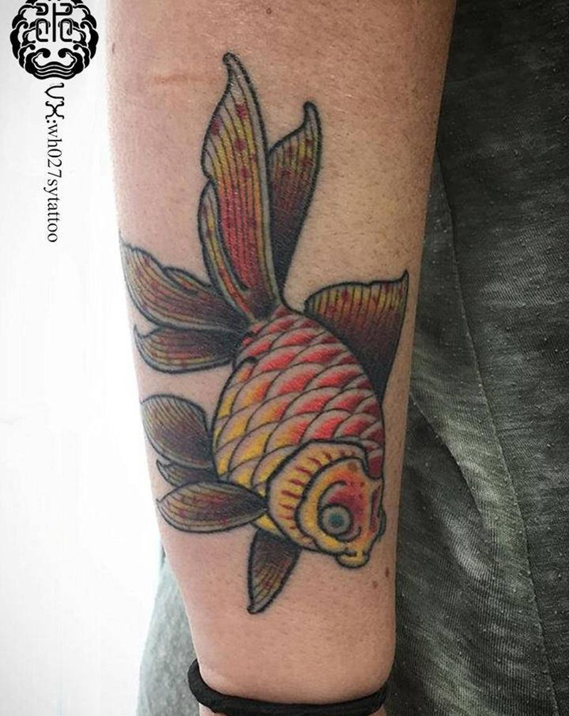 金鱼纹身图片_手臂新传统金鱼鱼纹身图案