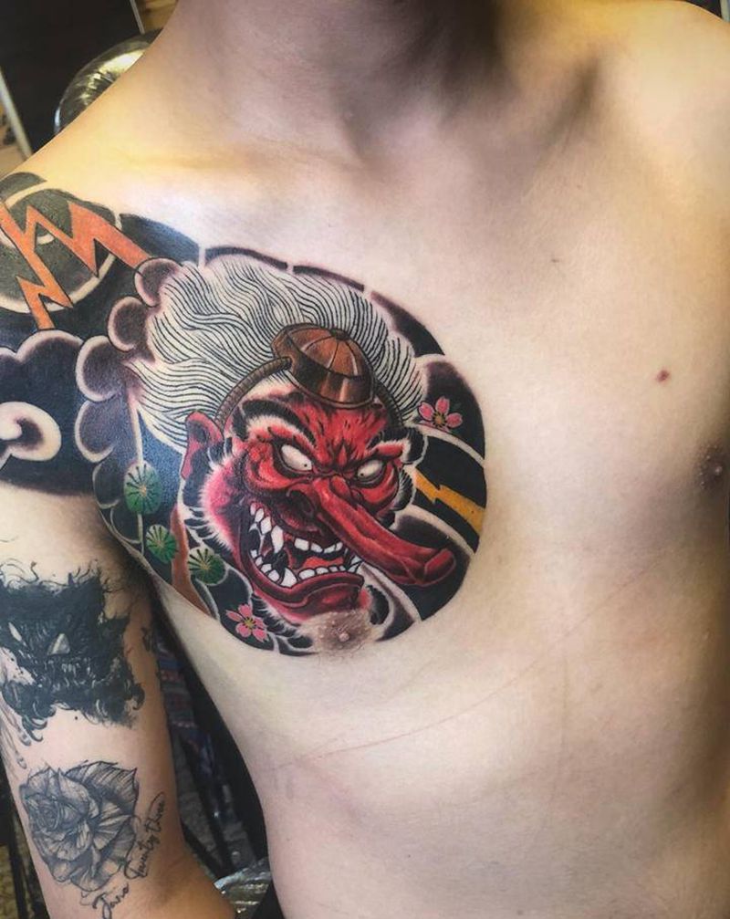 天狗纹身图片_胸部纹身图案