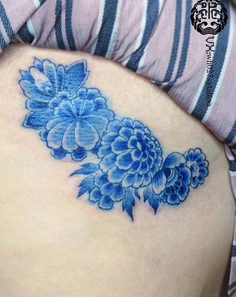 青花瓷青蓝小花纹身图片_腰部新传统老传统青花瓷纹身图案