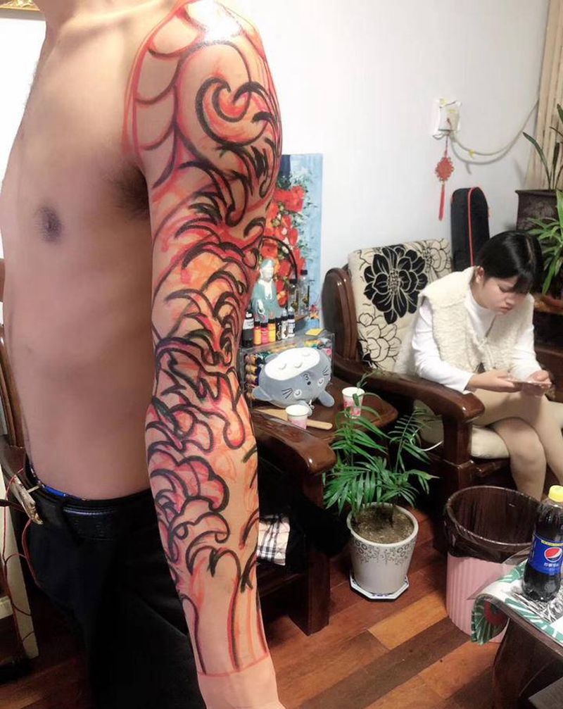 原创手绘花臂纹身图片_手臂新传统纹身图案