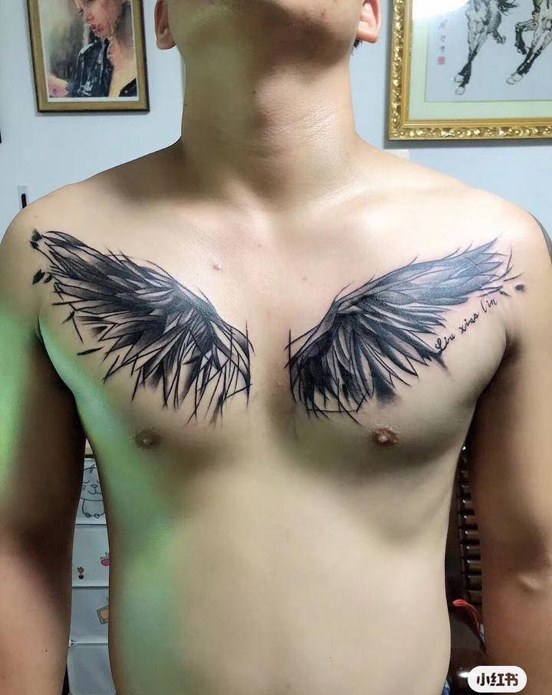 翅膀遮盖纹身图片_胸部欧美写实纹身图案