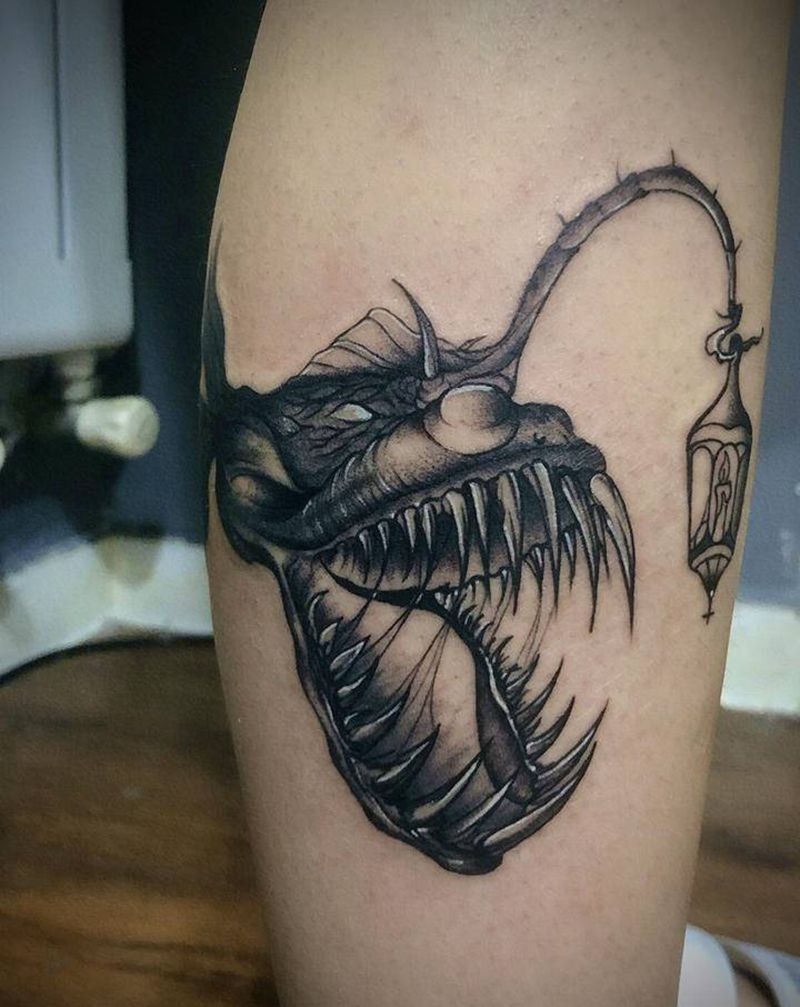 灯笼鱼纹身图片_腿部暗黑纹身图案