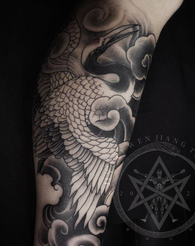 鹤纹身图片_腿部老传统纹身图案