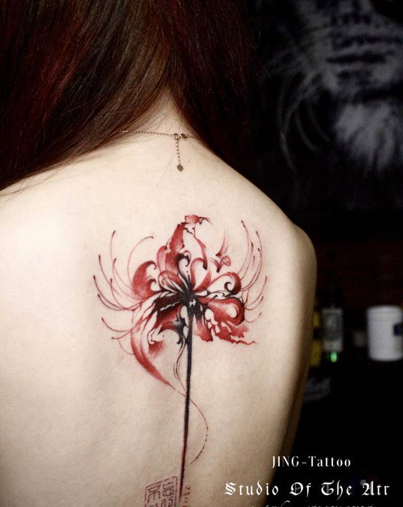 彼岸花纹身图片_背部水墨纹身图案