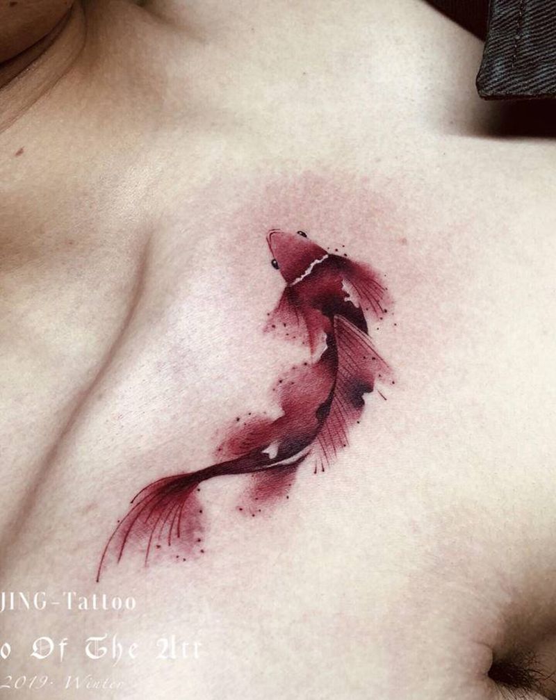 鱼纹身图片_胸部水墨纹身图案
