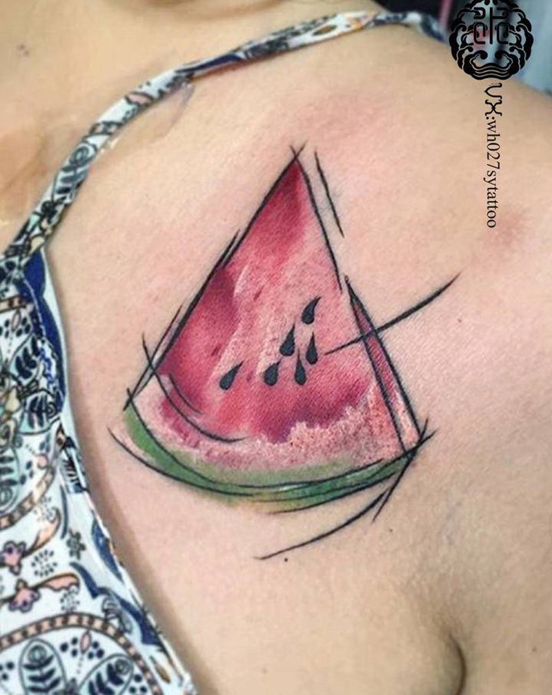 西瓜纹身图片_胸部水彩西瓜纹身图案