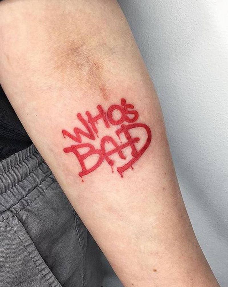 Who‘s bad纹身图片_手臂花体字纹身图案