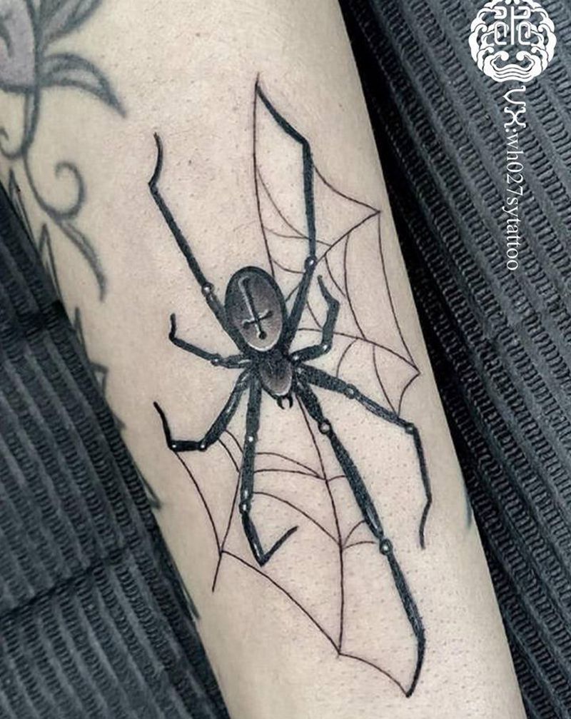 黑蜘蛛纹身图片_手臂欧美写实蜘蛛纹身图案