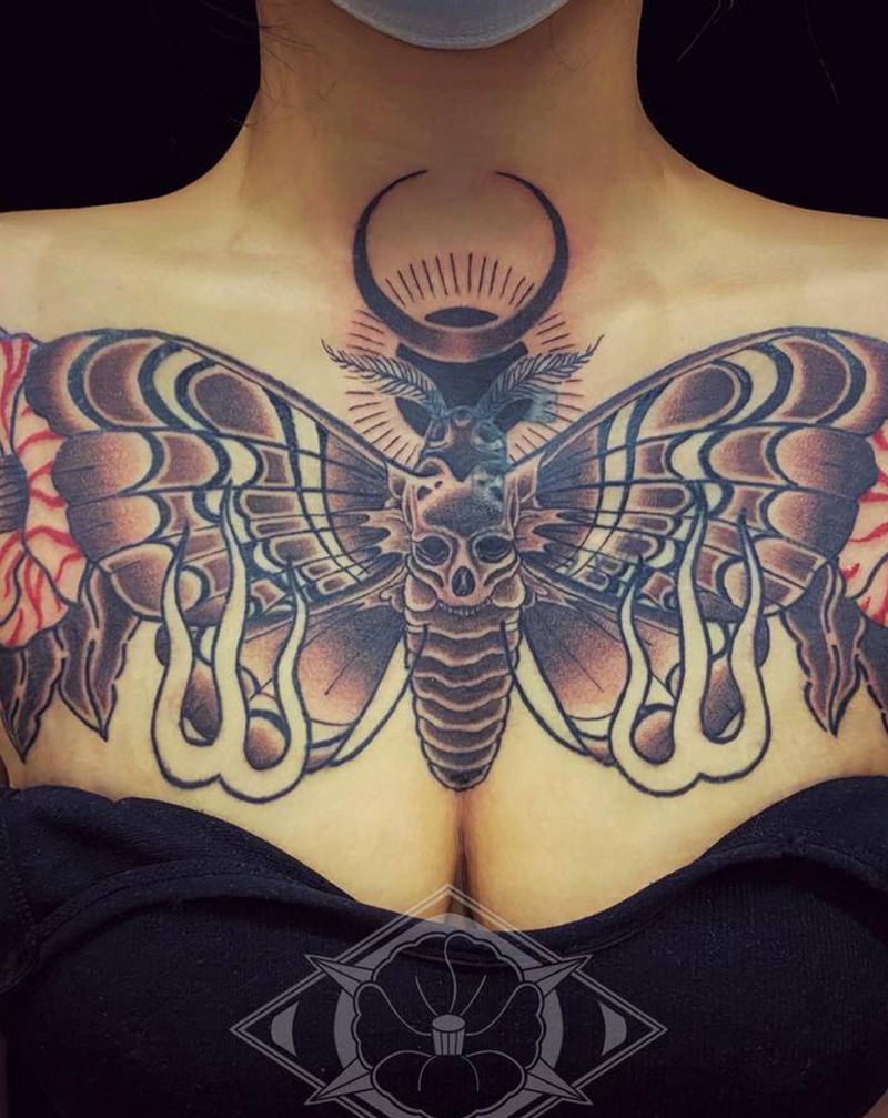 飞蛾与椿花纹身图片_胸部颈部Old School老传统蝴蝶 月亮椿花纹身图案