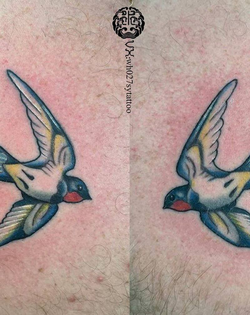 燕子纹身图片_胸部欧美写实燕子纹身图案