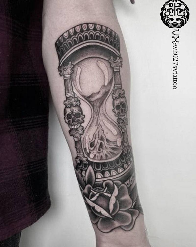 沙漏纹身图片_手臂欧美写实Old School玫瑰沙漏纹身图案