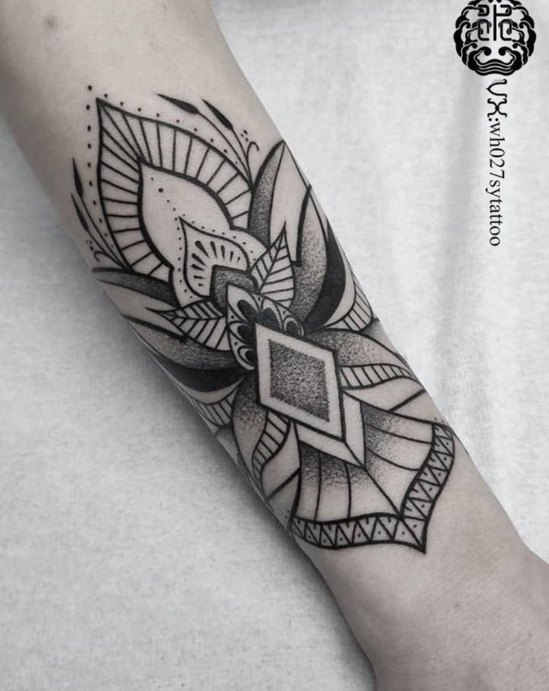 梵莲纹身图片_手臂图腾点刺莲花纹身图案