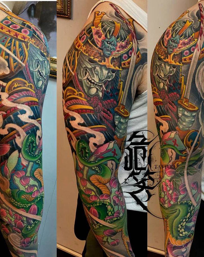 鬼武士纹身图片_手臂手部新传统老传统鬼武士蛇菊花纹身图案