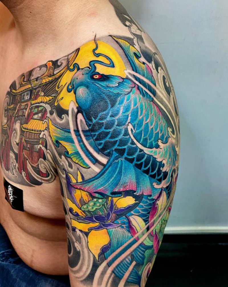 新传统鲤鱼纹身图片_手臂手部新传统鲤鱼跃龙门半甲纹身图案