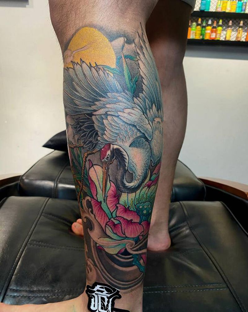 仙鹤纹身图片_腿部手部新传统仙鹤荷花鹤纹身图案