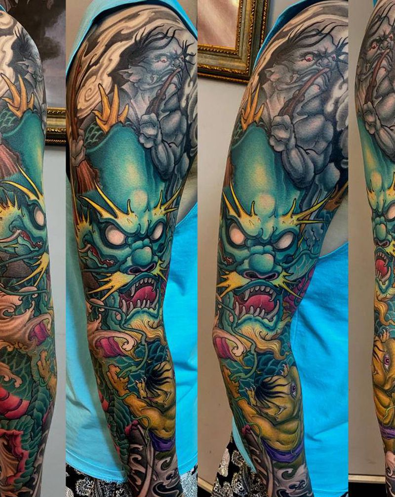新传统擒龙纹身图片_手臂手部新传统龙花臂小鬼纹身图案