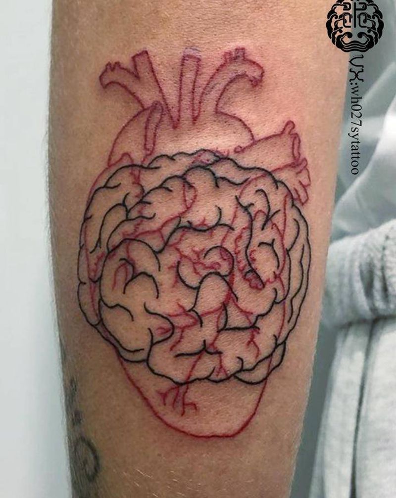 心脑合一纹身图片_手臂线条心脏大脑纹身图案