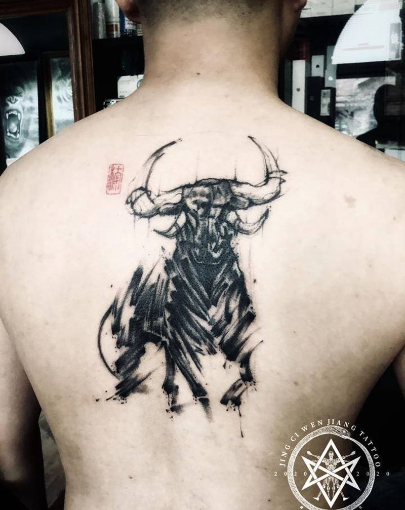 原创水墨泼墨牛纹身图片_背部水彩水墨纹身图案