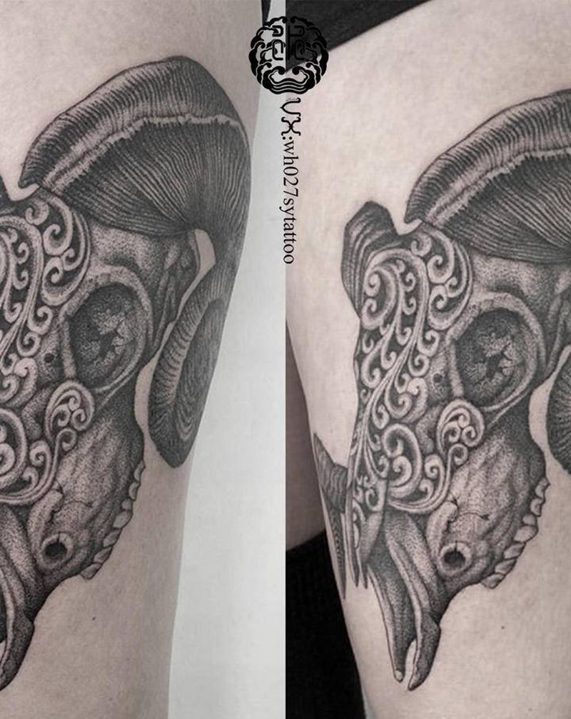 撒旦羊头纹身图片_腿部点刺羊头纹身图案