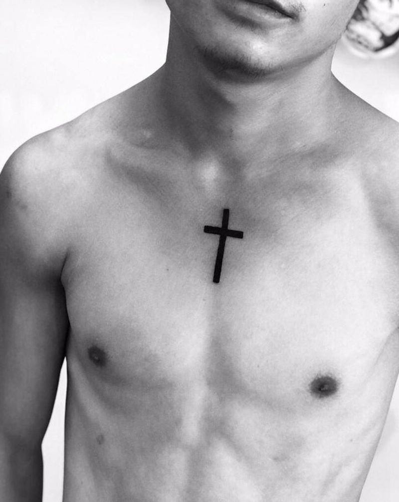 今日作品更新#十字架#纹身图片_胸部十字架纹身图案