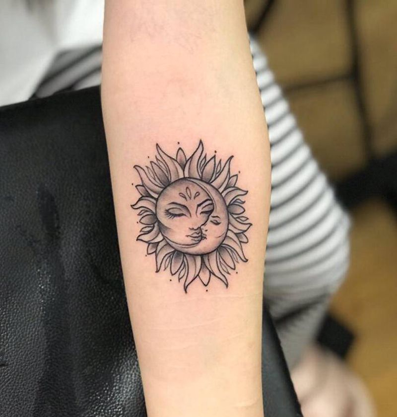 作品更新#代表权利的太阳神图腾纹身图片_手部图腾太阳图腾纹身图案