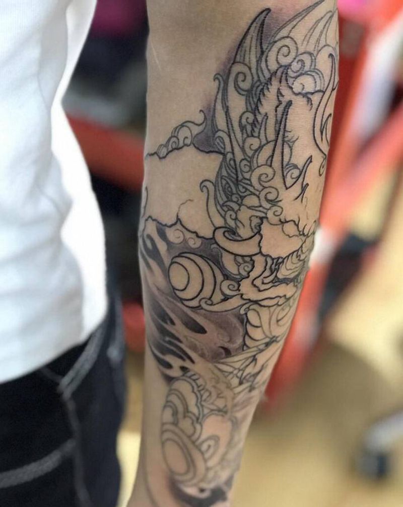 今日作品更新#唐狮#进度中…剩纹身图片_手臂新传统唐狮纹身图案