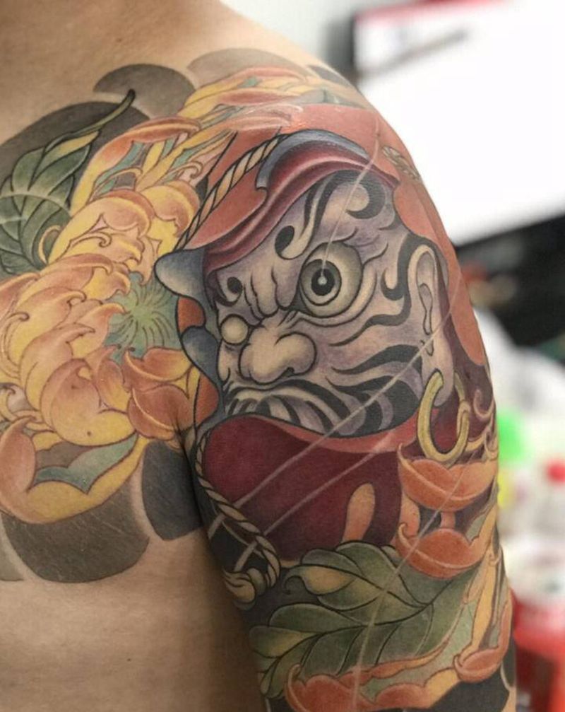 今日作品更新#添加彩色饱和纹身图片_手臂新传统半胛纹身图案