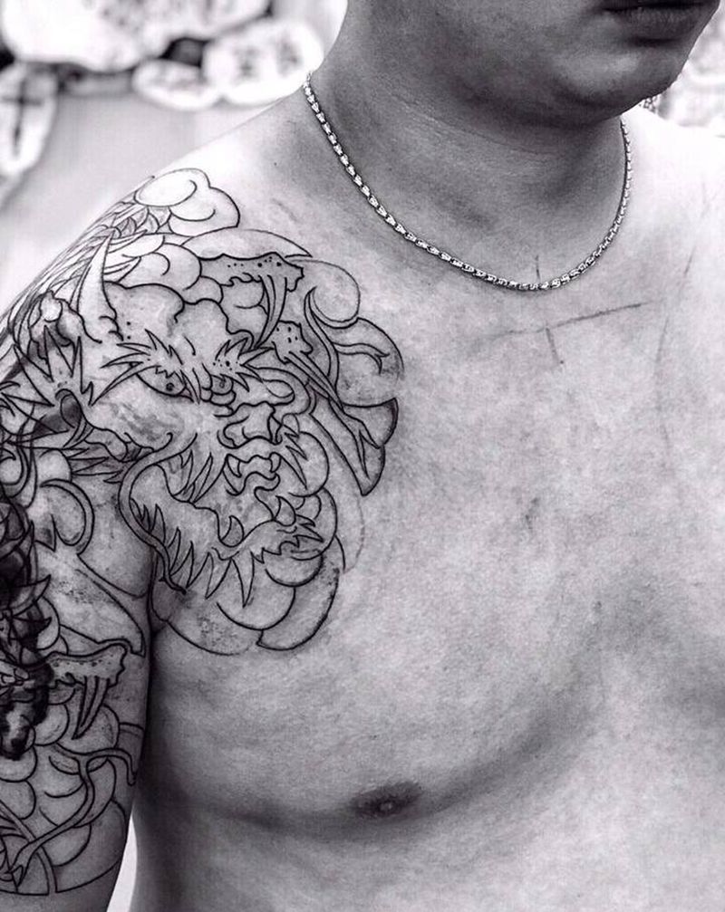 遮盖#今日作品更新#小半胛线条纹身图片_手臂胸部老传统半胛纹身图案