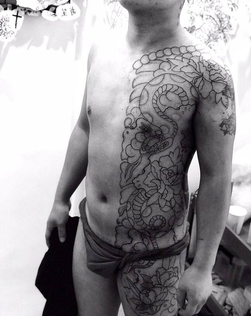 今日作品更新#开衫进度中…纹身图片_胸部老传统纹身图案