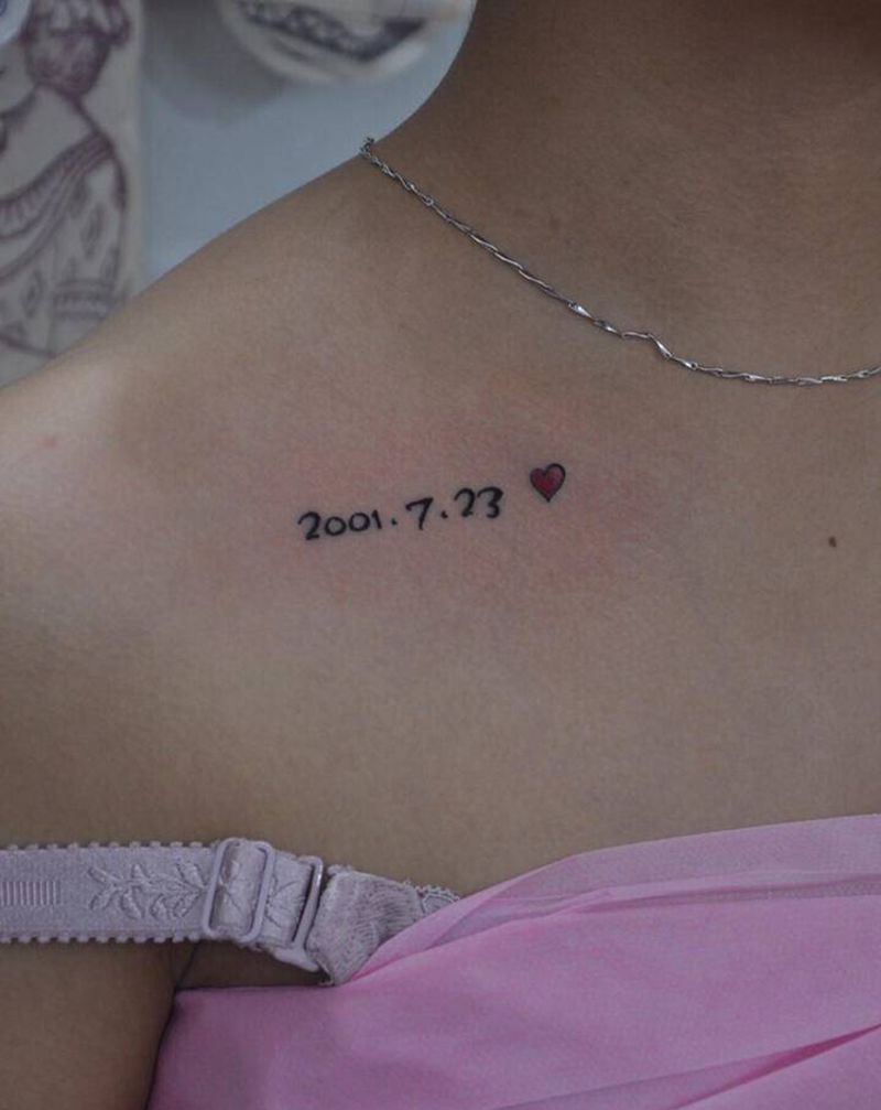 今日作品更新#小姐姐的第一个纹纹身图片_胸部花体字纹身图案