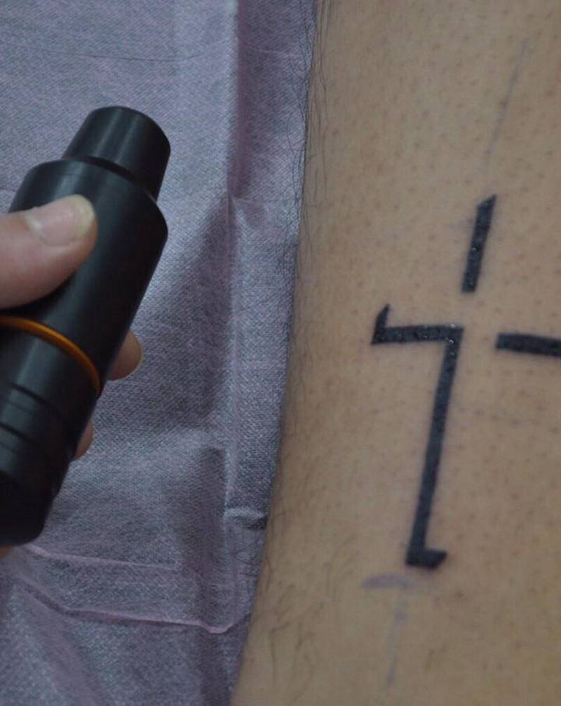 今日作品 #十字架一枚# 耗时纹身图片_腿部图腾纹身图案