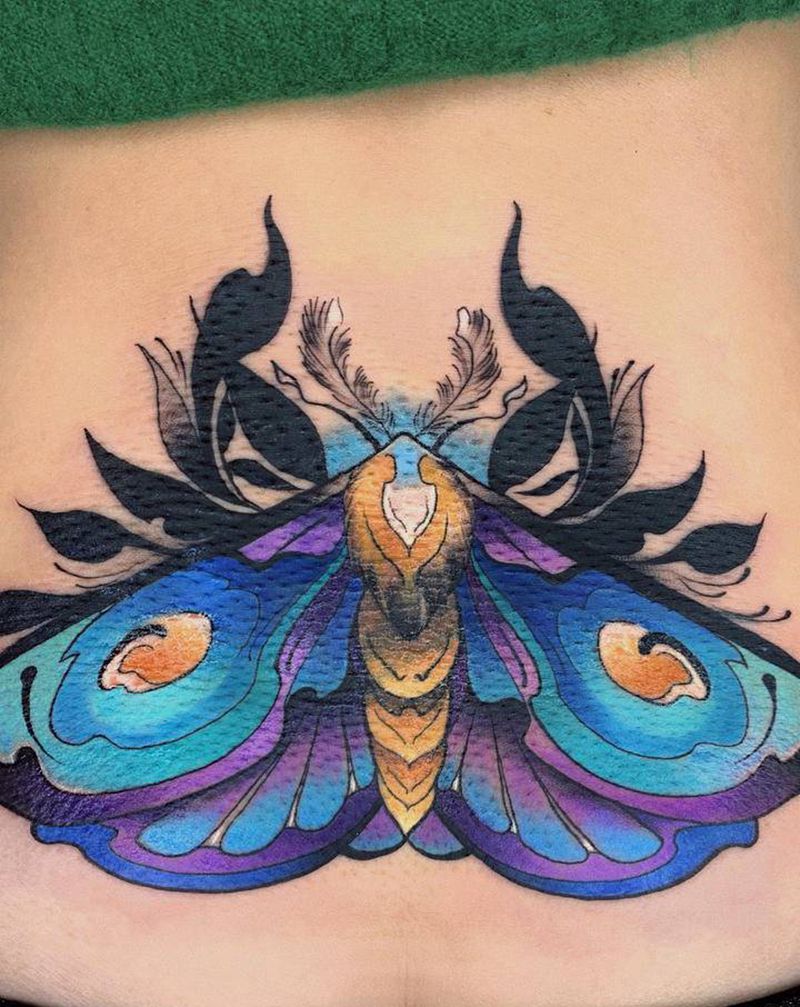 腰蛾子纹身图片_腰部New School纹身图案