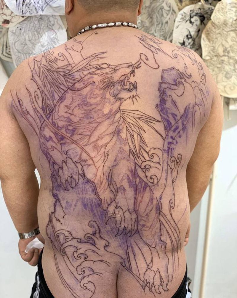 #啸月虎 #进度中纹身图片_背部新传统望月虎纹身图案