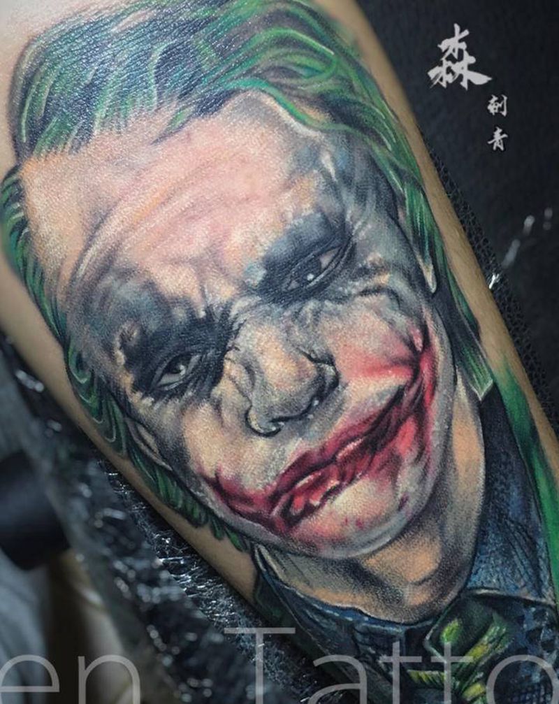 小丑纹身图片_手臂欧美写实纹身图案