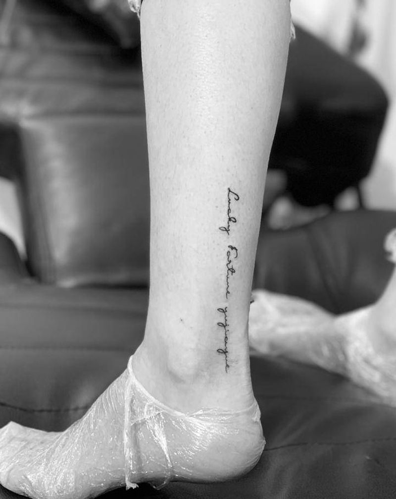 今日作品更新#女儿的名字 日进纹身图片_腿部花体字纹身图案