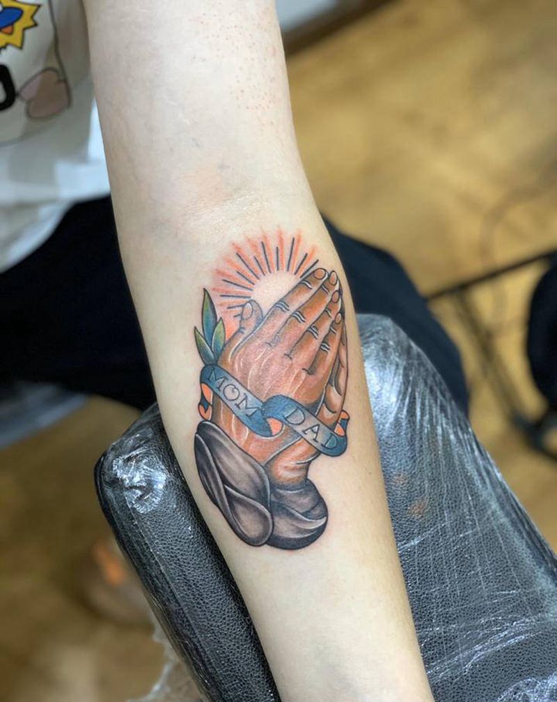 今日作品更新#祈祷之手#纹身图片_Old School纹身图案