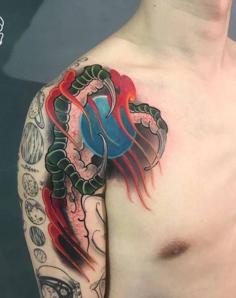 龙爪纹身图片_肩部新传统纹身图案