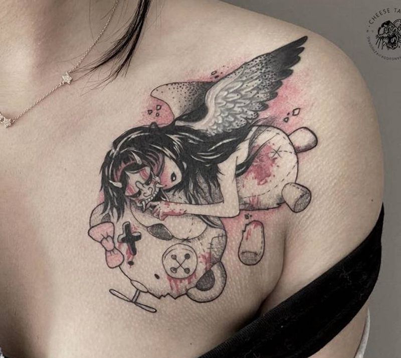 是谁杀死小熊纹身图片_胸部新传统New School朋克动漫女生纹身图案