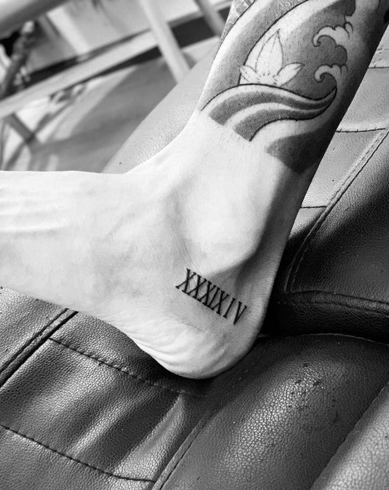 #今日作品更新# #神秘的生日纹身图片_脚部图腾罗马数字纹身图案