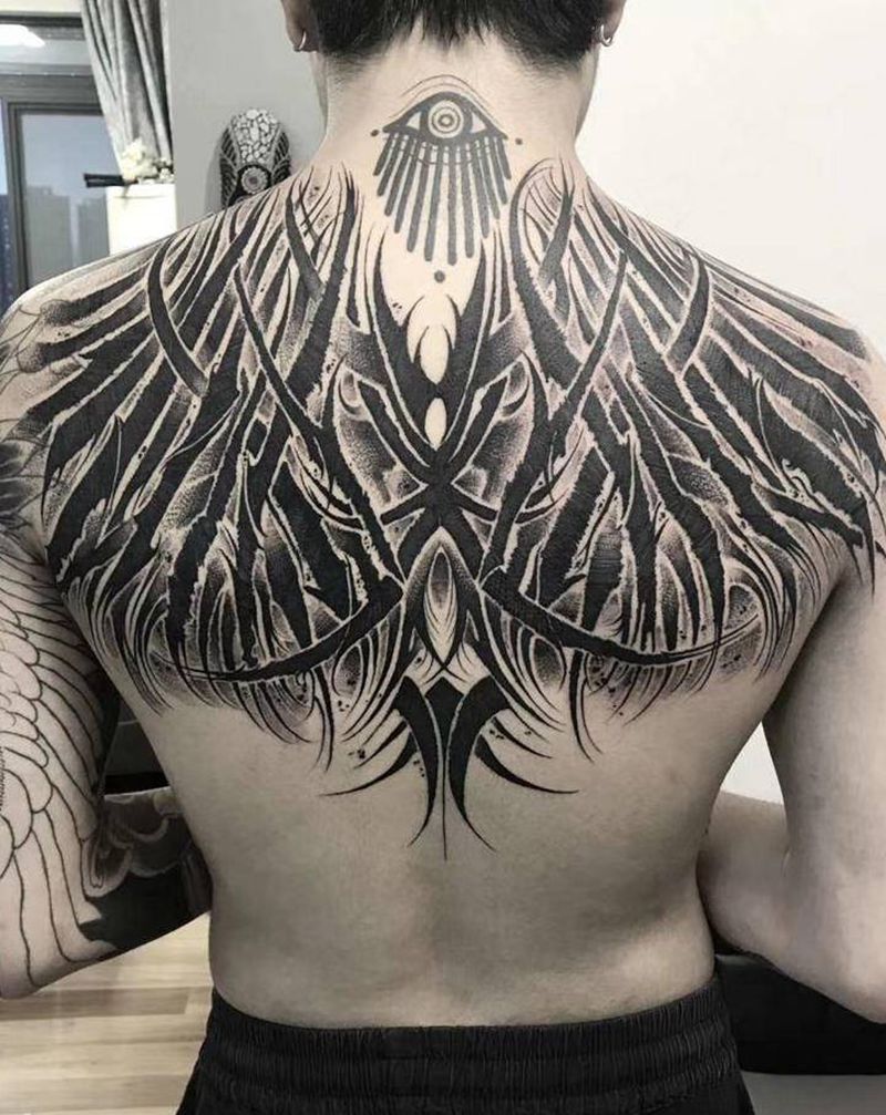 暗黑花体纹身图片_背部花体字纹身图案