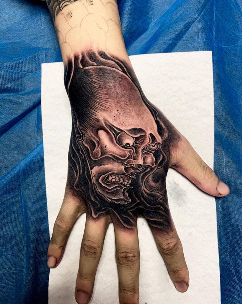 生首纹身图片_手部新传统纹身图案