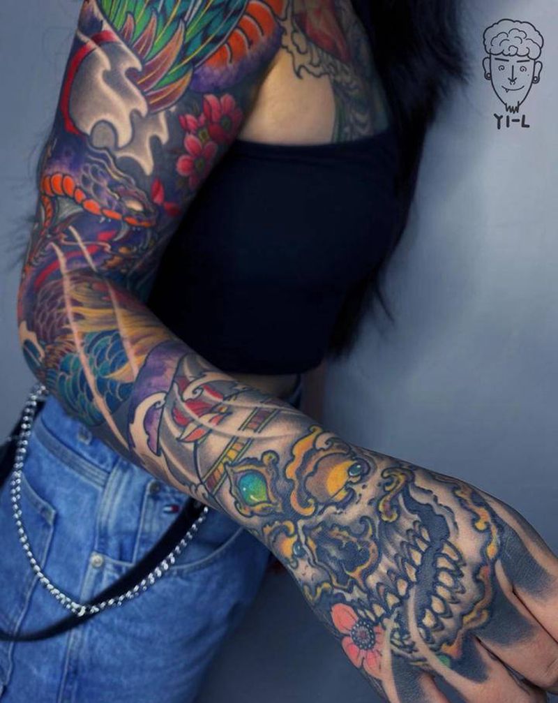 新传统花臂纹身图片_手部新传统蛇鸡嘎巴拉纹身图案