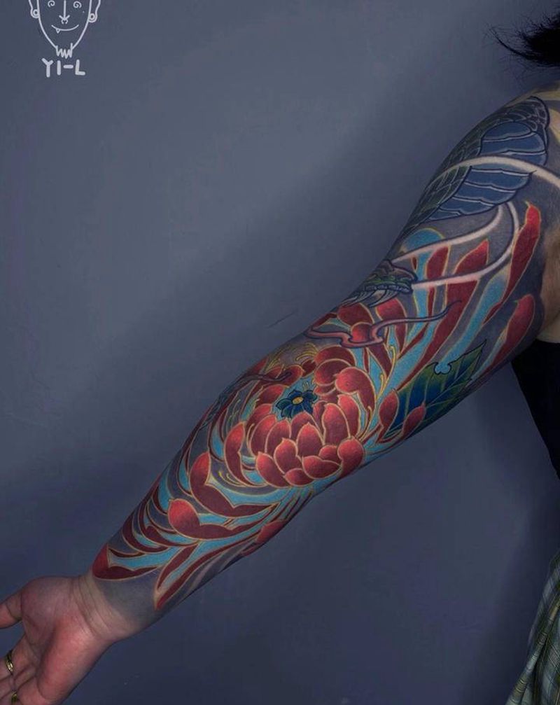 新传统花臂进度纹身图片_手部新传统菊花纹身图案