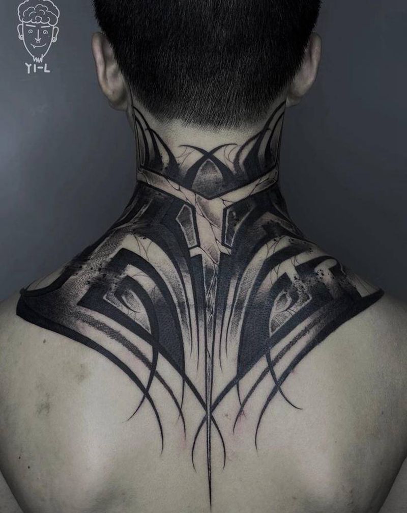 ⚔️ 中午花体字纹身图片_颈部花体字纹身图案