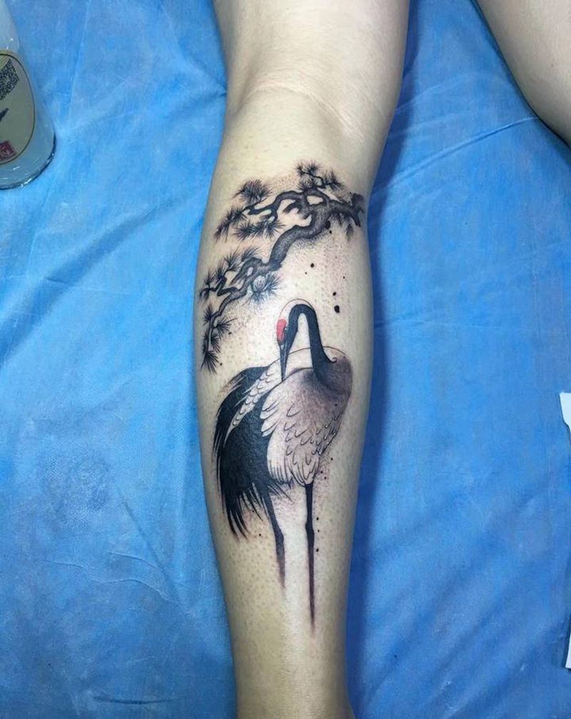 鹤纹身图片_腿部水墨新传统纹身图案