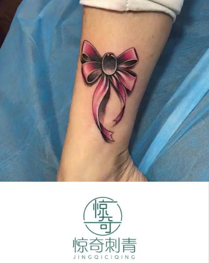 蝴蝶结纹身图片_腿部纹身图案