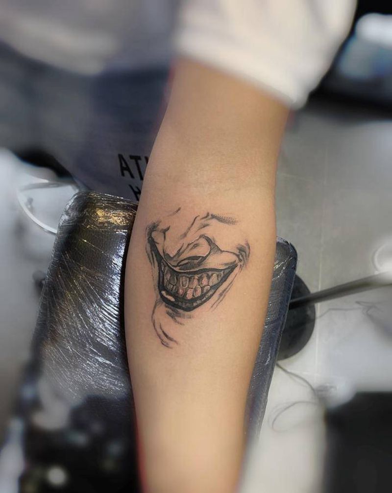 小丑纹身图片_手臂纹身图案